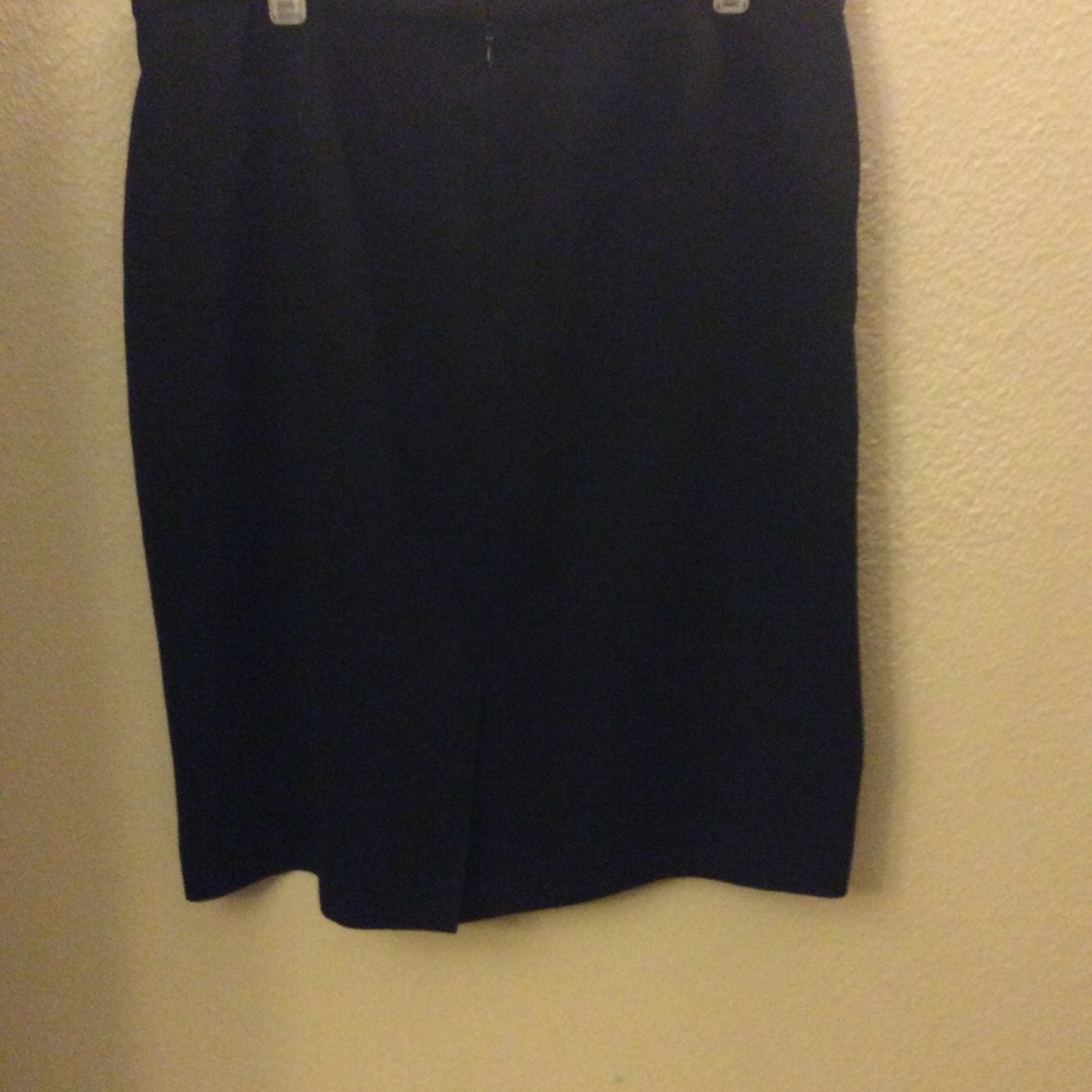 Black knee length pencil skirt - Picture 2 of 2